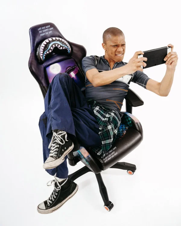 LATE ONE NIGHT GAMING CHAIR
